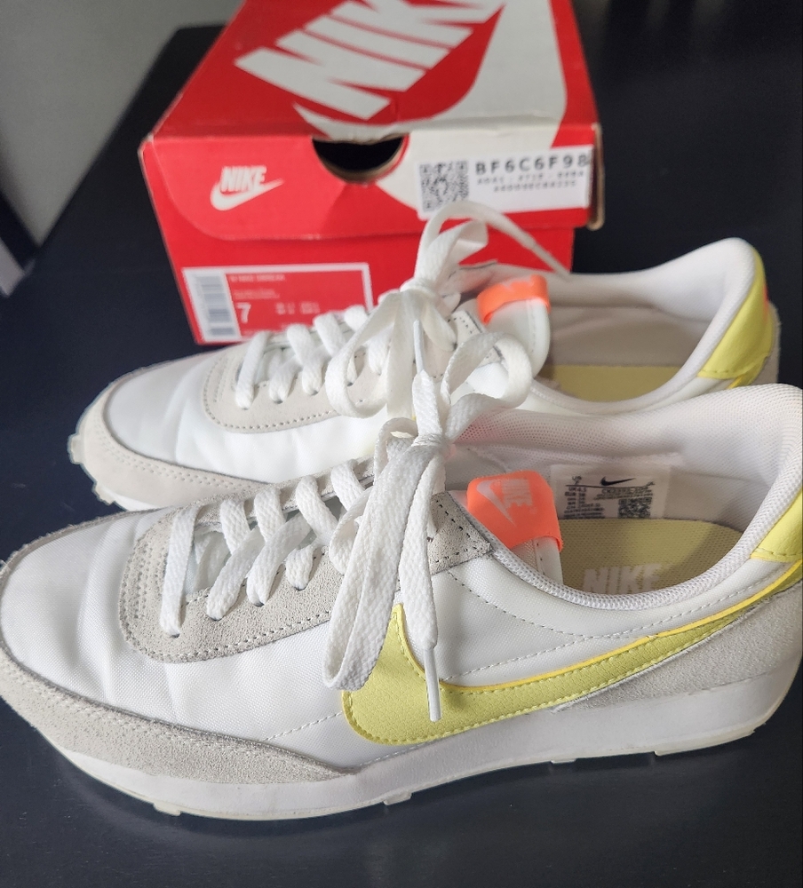 Nike Daybreak Pale Ivory/ Light Zitron